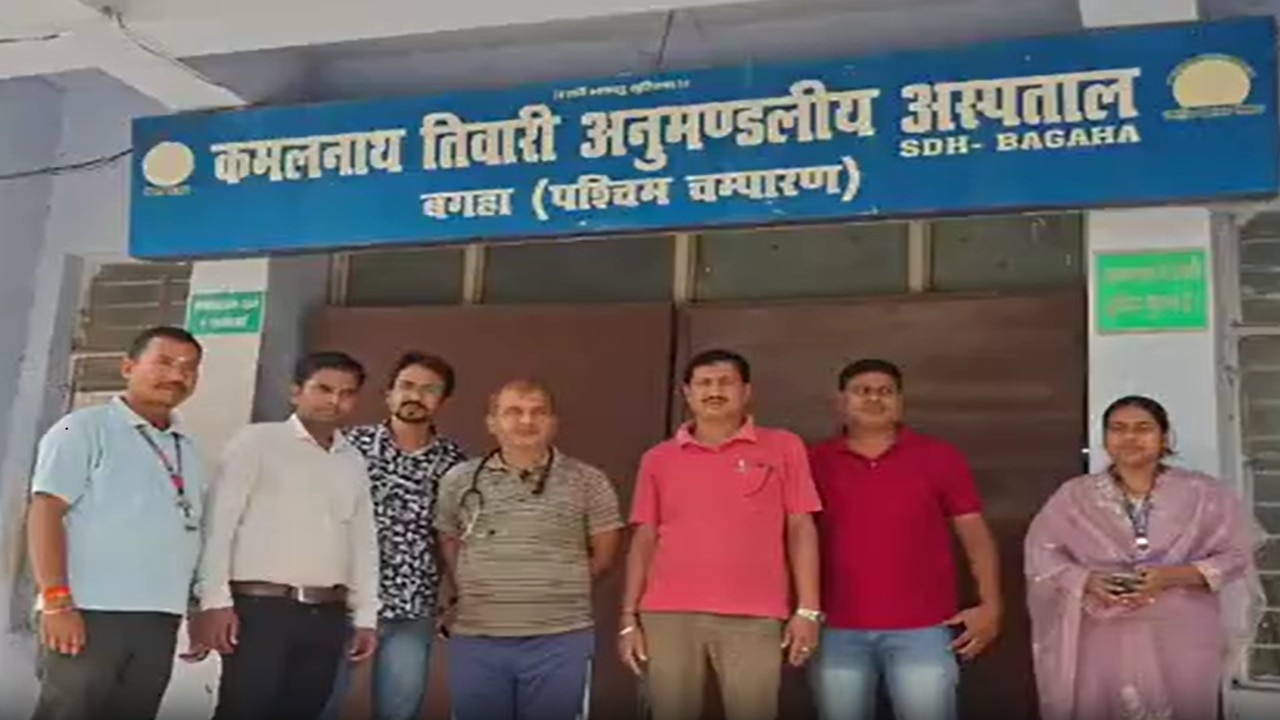 अरवल कांड के विरोध में बगहा अनुमंडलीय अस्पताल में ठप रहीं ओपीडी सेवाएं, काली पट्टी बांध डॉक्टरों ने जताया विरोध, मरीज परेशान