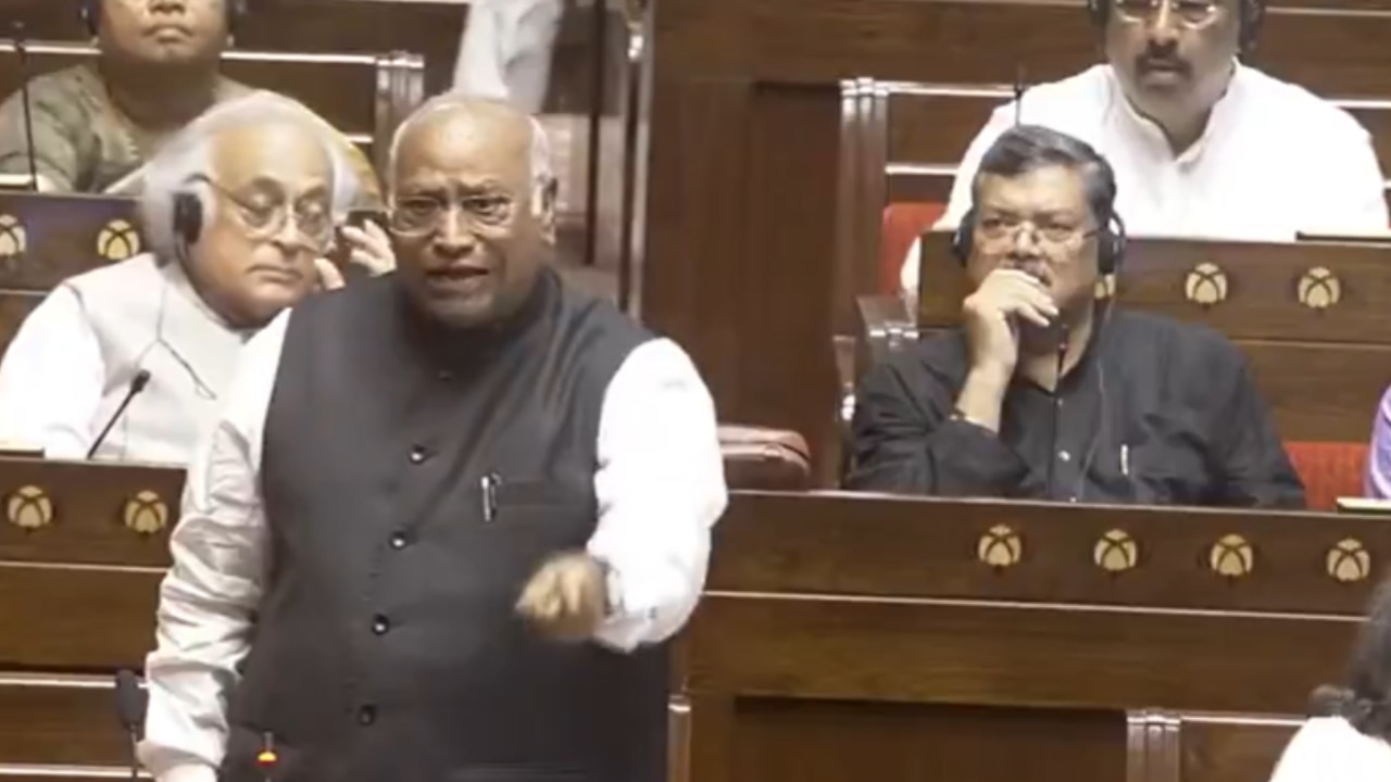 'सच को जिंदा रखने के लिए...', संसद में मल्लिकार्जुन खरगे ने सुनाई कविता, क्यों भड़क उठे किरेन रिजिजू?