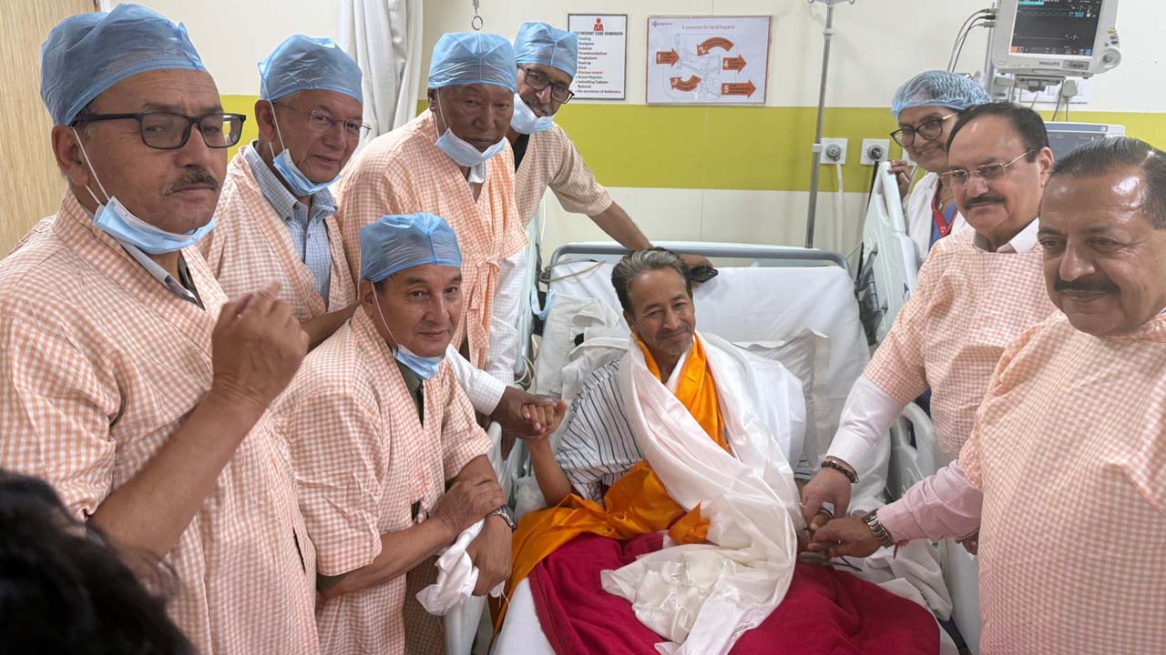 वांगचुक ने तोड़ा अनशन, फास्ट-ट्रैक कोर्ट का गठन; 34वें दिन कैसे बदल गया CJP प्रोटेस्ट का 'भूगोल'? PM मोदी ने बदला 'गेम'