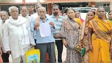 15 दिनों से बूंद-बूंद को तरसे मणिपुर गांव के लोग,नवादा से पानी लाने को मजबूर महिलाएं