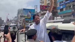 'बिहार बंद' के दौरान पटना में बड़ा बवाल, तेज प्रताप यादव को पुलिस ने हिरासत में लिया