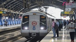 चार दिन बाद दिल्ली मेट्रो के सभी स्टेशनों पर एंट्री-एग्जिट शुरू, सभी पाबंदियां हटी 