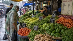 अदरक 200, धनिया 300 रुपये Kg... महंगी हुईं हरी सब्जियां, रसोई का बजट बिगड़ा 