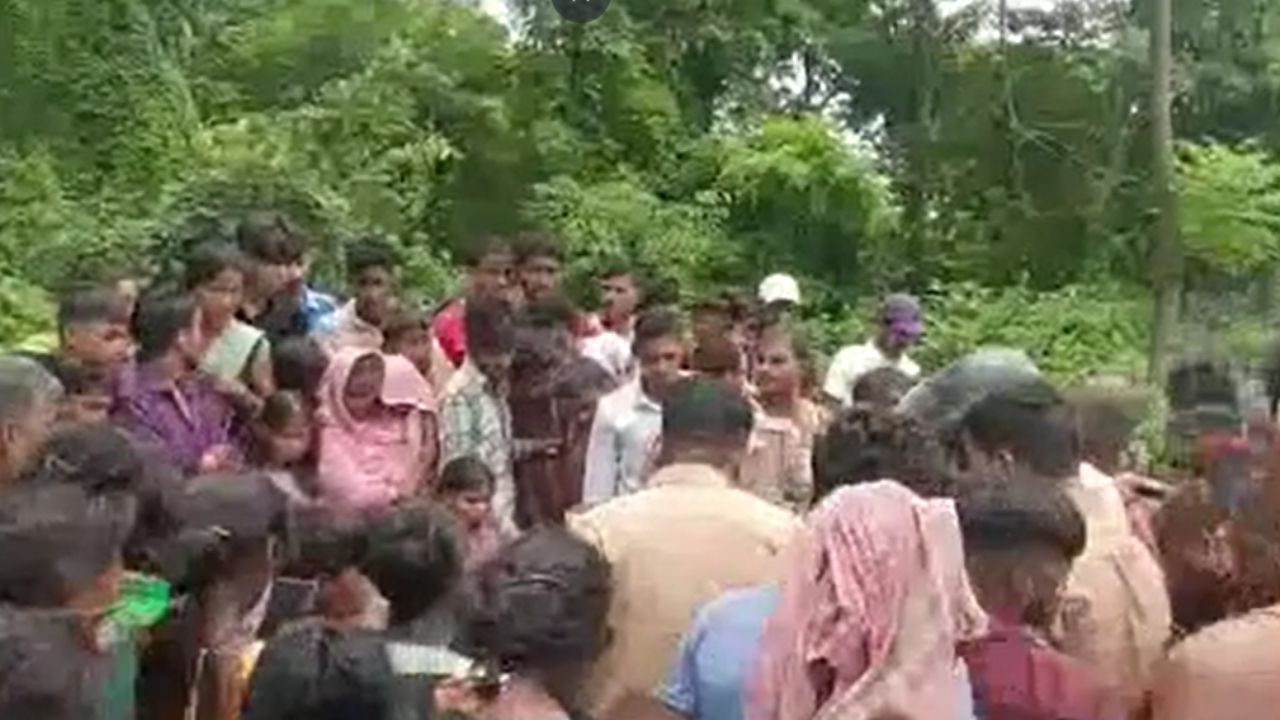 चाकू से ताबड़तोड़ वार... कुशीनगर में दिनदहाड़े युवक की हत्या से हड़कंप; पुरानी रंजिश में वारदात की आशंका