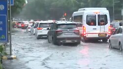 दिल्ली-एनसीआर में झमाझम बारिश.. सड़कें लबालब, इन इलाकों में जलभराव