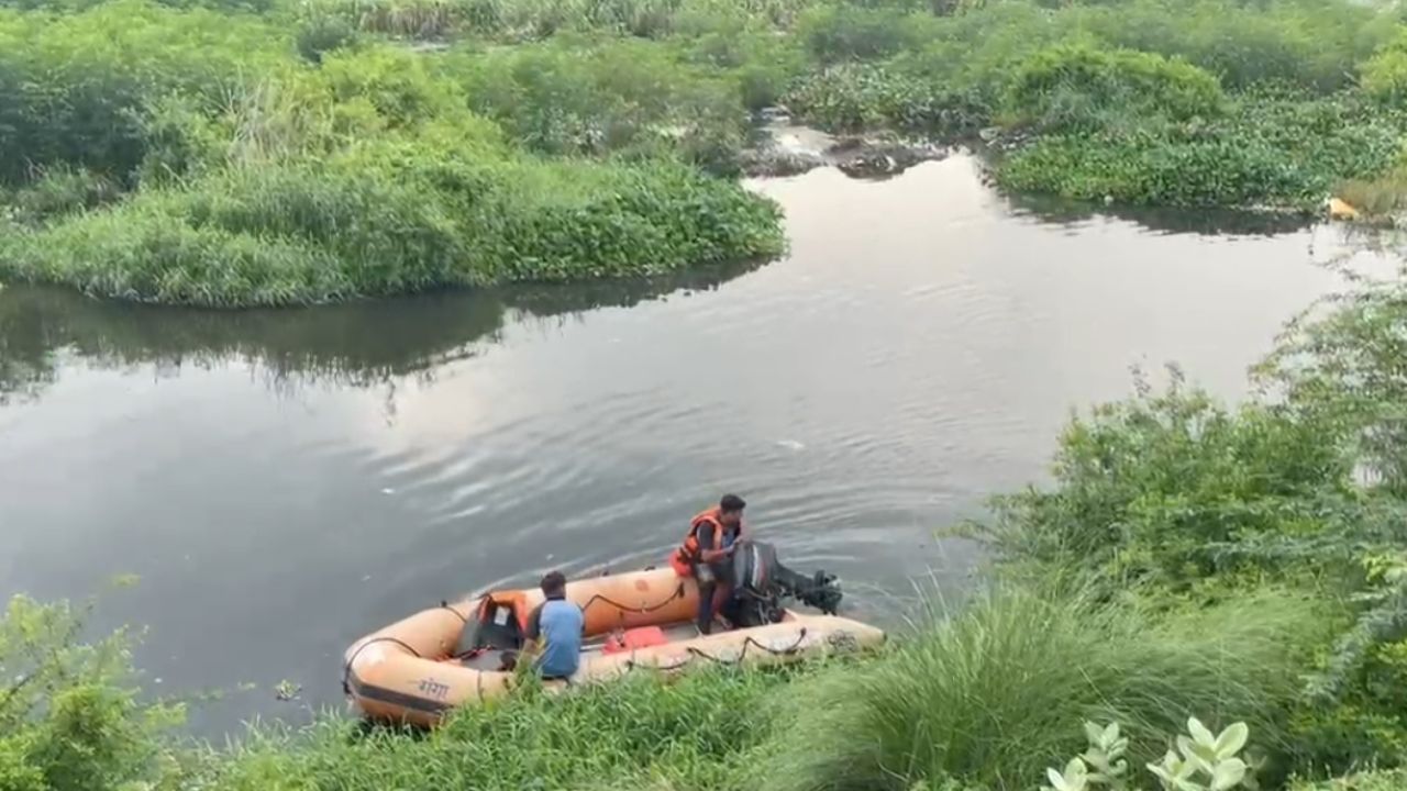 बुलंदशहर में भाई के सामने नाले में बह गई 11 साल की चारू, 24 घंटे बाद भी कोई सुराग नहीं, रेस्क्यू ऑपरेशन जारी