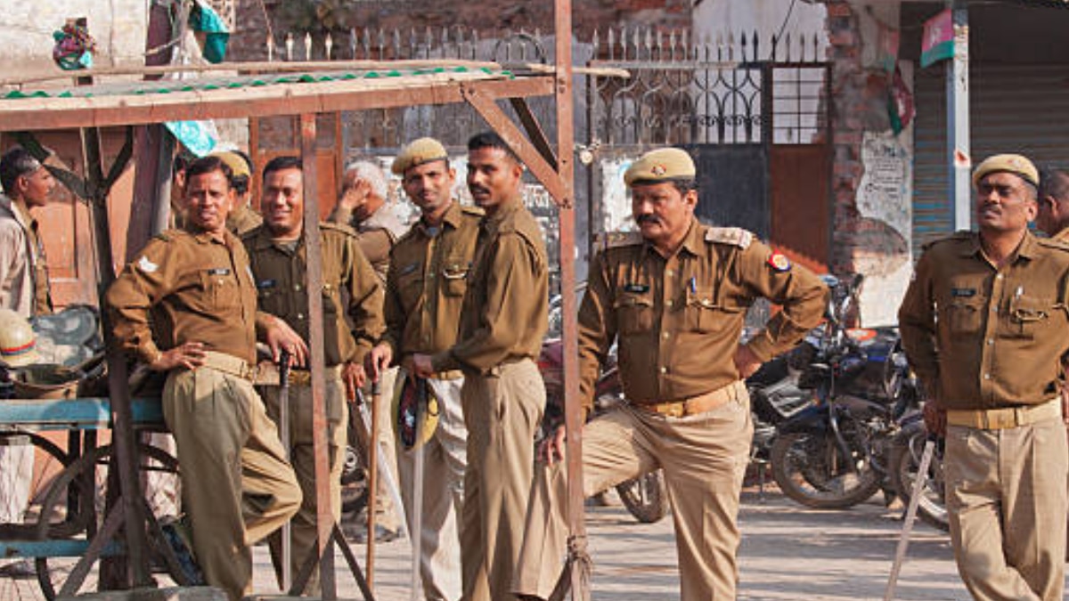 गोरखपुर में इंसानियत शर्मसार! मंदिर के पास सो रही महिला से दुष्कर्म, CCTV से खुला राज