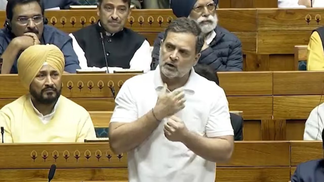 पेपर लीक बिल पर बहस में राहुल ने किया RSS का जिक्र