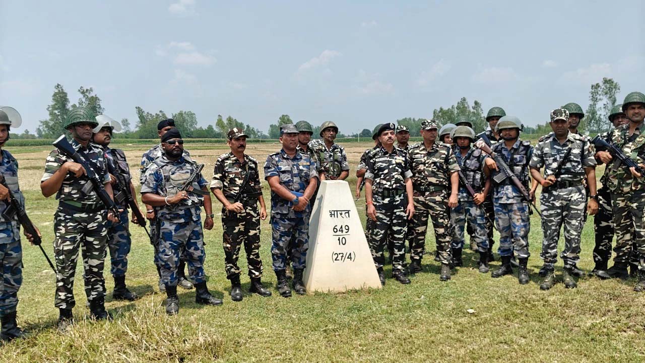नेपाल में भड़की सांप्रदायिक हिंसा तो भारत में अलर्ट, सुनसरी में कर्फ्यू के बाद बिहार सीमा पर SSB का पहरा, ड्रोन से हो रही निगरानी