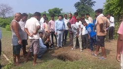 रायबरेली के ओई गांव में अचानक धंसी जमीन, अंदर उतरी ASI की टीम तो मिले ऐतिहासिक अवशेष