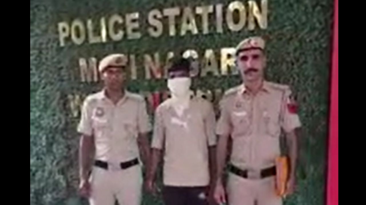 कारों को निशाना बनाने वाले दो शातिर वाहन चोर गिरफ्तार, चोरी की दो कारें बरामद