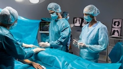 MBBS के बाद कैसे बनते हैं सर्जन? MS, MCh या DNB... कौन-सी डिग्री है जरूरी, यहां समझि