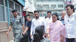 दिल्ली के सरकारी अस्पताल पहुंचीं सीएम रेखा गुप्ता, मरीजों से की सीधी बातचीत