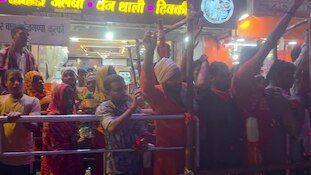 सावन के पहले सोमवार काशी में श्रद्धालुओं का सैलाब, कांवड़ियों पर पुष्पवर्षा कर किया गया भव्य स्वागत