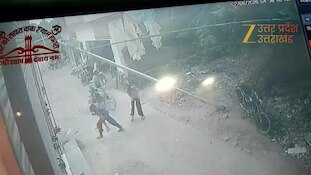 मौत का प्रहार CCTV में कैद... राह गुजरती लड़की पर गिरा बिजली का खंभा; पलभर में मौत