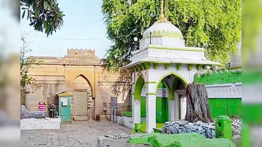कमाल मौला मस्जिद मामले में आज फिर होगी सुनवाई, सुप्रीम कोर्ट पर टिकीं सबकी निगाहें