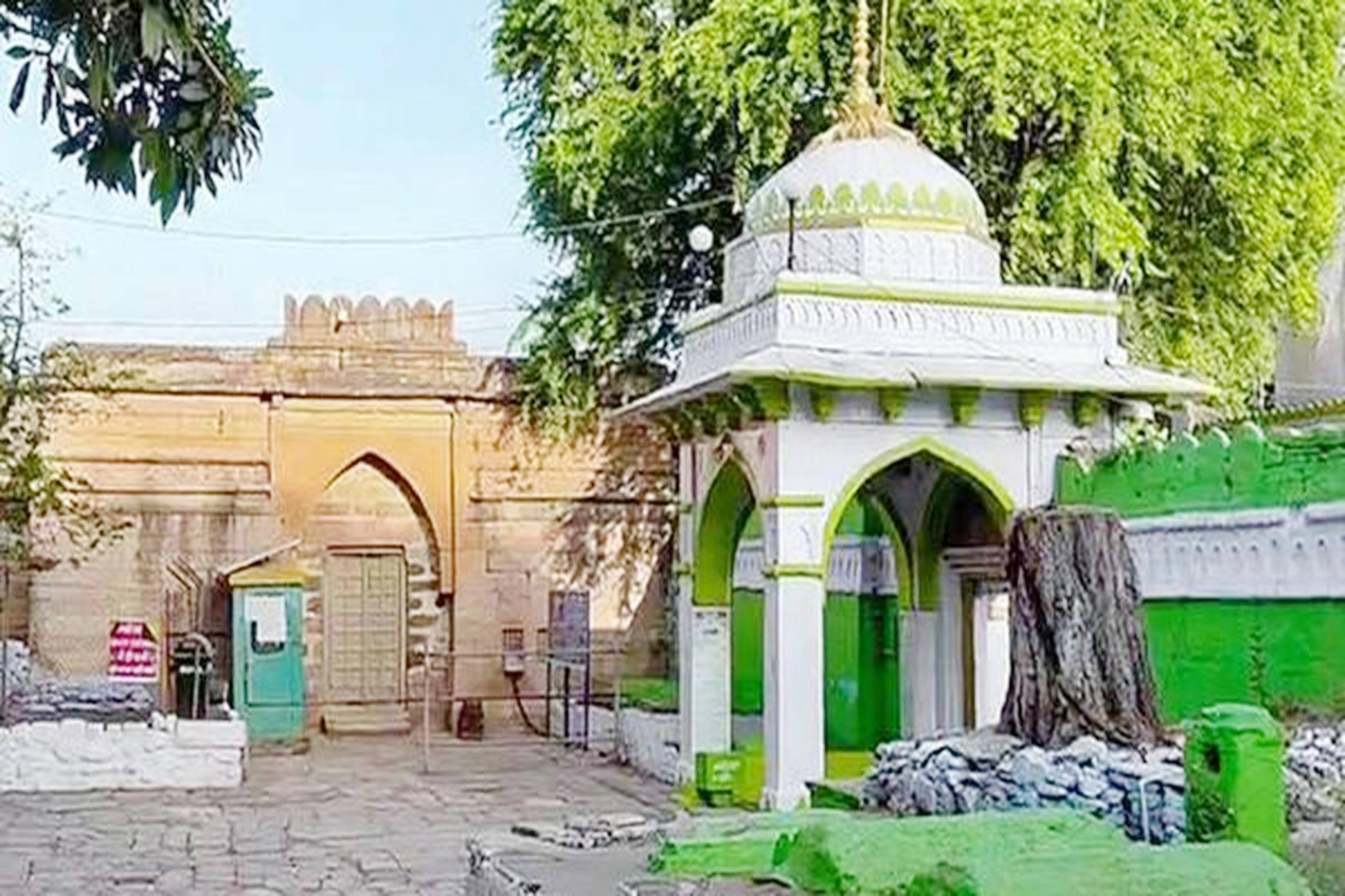 कमाल मौला मस्जिद मामले में आज फिर होगी सुनवाई, सुप्रीम कोर्ट पर टिकीं सबकी निगाहें कमाल मौला मस्जिद मामले में आज फिर होगी सुनवाई, सुप्रीम कोर्ट पर टिकीं सबकी निगाहें