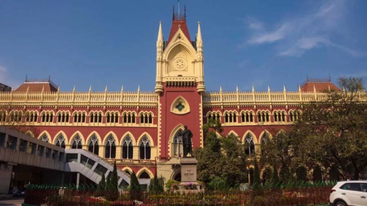 'आसमान नहीं गिर जाएगा...', मदरसों में 'वंदे मातरम्' विवाद पर हाईकोर्ट की सख्त टिप्पणी; PIL पर खड़े किए सवाल