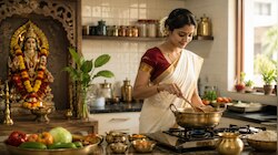 रसोई में जाने से पहले क्यों जरूरी है स्नान? जानिए इसके पीछे का सच 