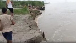 बेगूसराय के महेंद्रपुर गांव पर संकट, गंगा के कटाव में समाई सैकड़ों एकड़ उपजाऊ जमीन