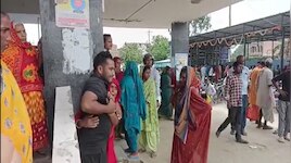 पेट्रोलिंग के दौरान पुलिस की गाड़ी पेड़ से टकराई, चौकीदार की मौत, 3 पुलिसकर्मी घायल