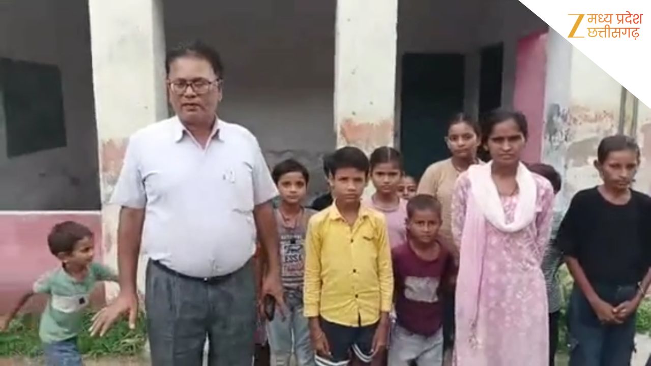 ई-अटेंडेंस लगाकर गायब हो जाते हैं गुरुजी, प्राइवेट शिक्षिका के भरोसे चल रहा सरकारी स्कूल, औचक निरीक्षण में खुली पोल