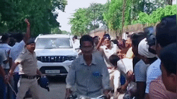 शीशा नहीं होता सिर फट जाता और हम मर जाते... काफिले पर पत्थर से हमले पर बोलीं ममता
