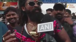 मैं 'पुष्पा' स्टाइल में विरोध करने आया हूं... रांची में एक आंदोलनकारी ने सभी का ध्यान अपनी ओर खींचा
