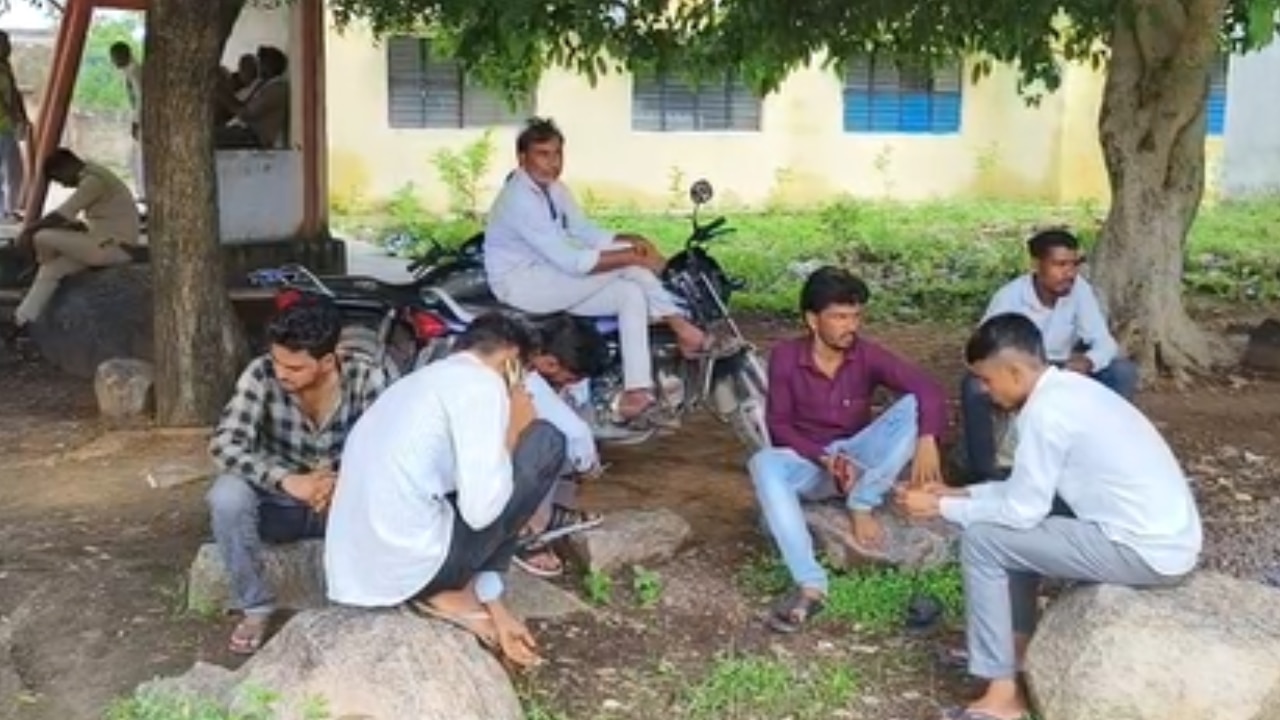 महोबा में युवक की पीट-पीटकर हत्या का आरोप, पुरानी रंजिश में वारदात का दावा; 3 नामजद आरोपियों पर केस की मांग