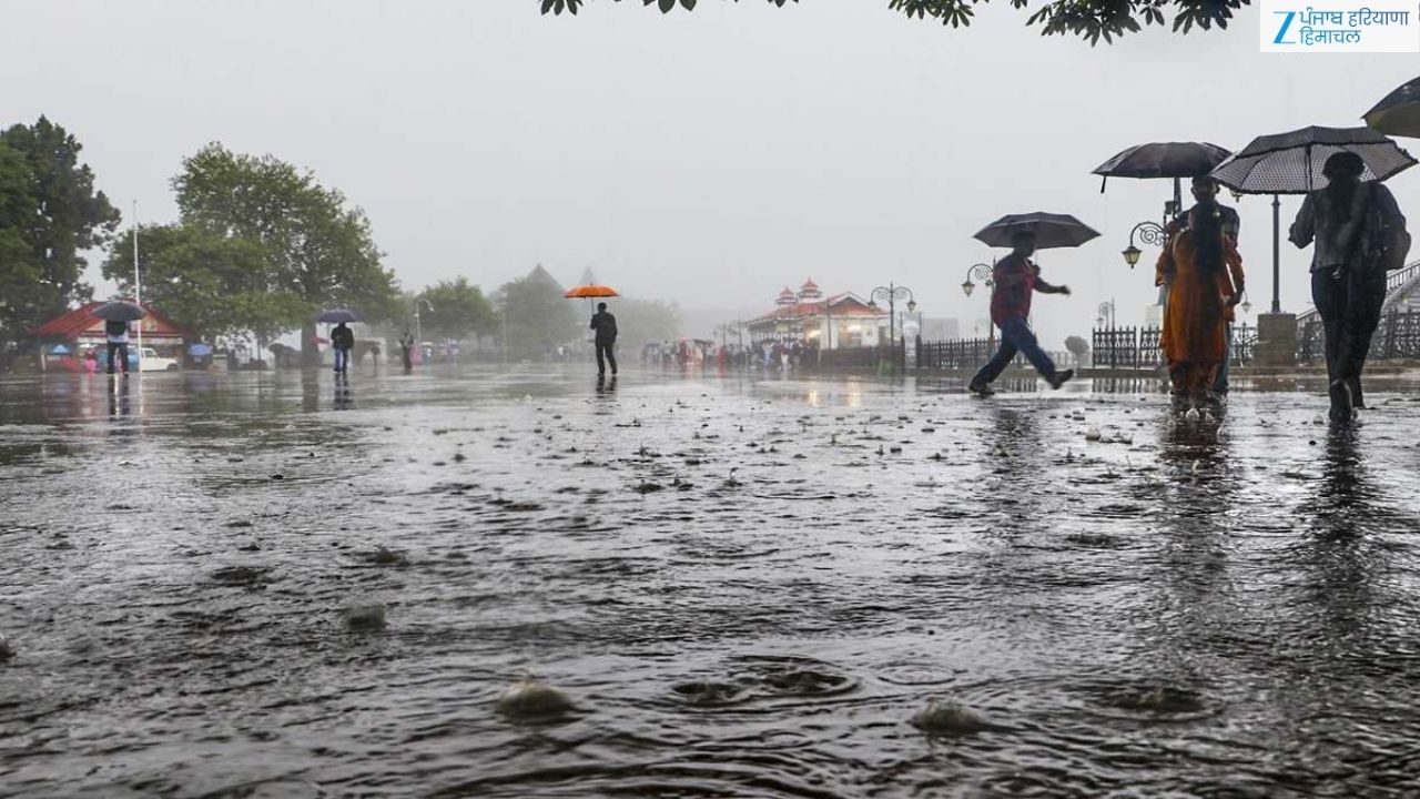 हिमाचल में बारिश का कहर! चलती गाड़ी पर गिरीं चट्टानें, 2 घायल; 3 जिलों में ऑरेंज अलर्ट