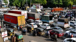 पुणे से कंपनियों का पलायन! बदहाल सड़कों के कारण 4000 नौकरियां संकट में