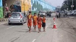 पैरों में छाले... मथुरा में पढ़ाई के लिए 4 बच्चों ने उठाई अनोखी कांवड़ यात्रा 