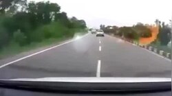 अतीक अहमद के बेटे अबान के कार एक्सीडेंट का लाइव वीडियो आया सामने, ओवरटेक करते समय बेकाबू होकर पलटी क्रेटा