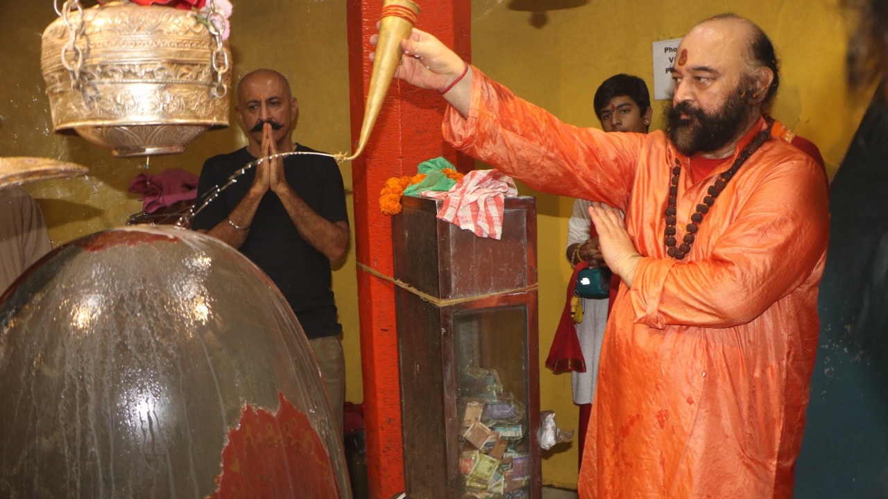 कश्मीर में कड़ी सुरक्षा के बीच संपन्न हुई छड़ी मुबारक की पूजा, शंकराचार्य मंदिर में लगे 'हर-हर महादेव' के नारे