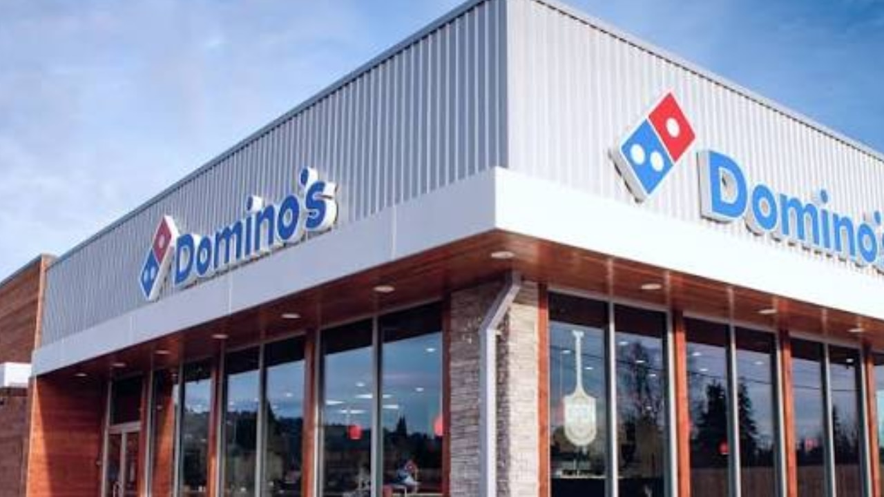 महाराष्ट्र FDA ने Domino's के 4 आउटलेट्स के लाइसेंस सस्पेंड किए