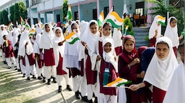 मदरसों में लहराया तिरंगा, बच्चों ने दिया देशभक्ति का संदेश
