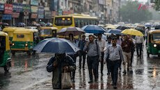 दिल्ली-NCR में भारी बारिश का अलर्ट, निचले इलाकों में जलभराव का खतरा, जानें 