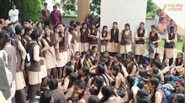 उज्जैन में Gen Alpha छात्राओं का प्रदर्शन, स्कूल शिफ्ट होने के विरोध में फूटा गुस्सा