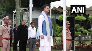 सीएम धामी ने अपने आवास पर किया ध्वाजारोहण, प्रदेशवासियों को दी स्वतंत्रता दिवस की हार्दिक शुभकामनाएं 