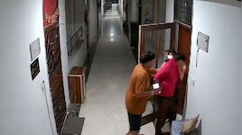 मेरठ में डिलीवरी बॉय से मारपीट, कॉलर पकड़कर कमरे के अंदर घसीटा, जड़े थप्पड़