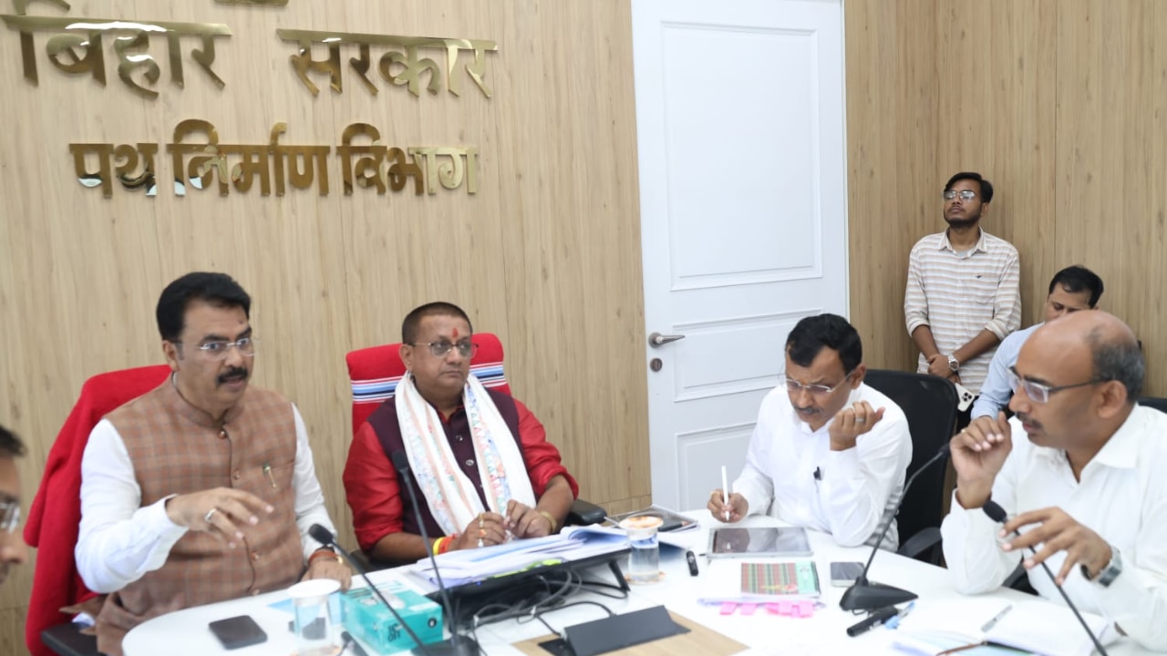 दरभंगा में सड़कों और पुलों का बिछेगा जाल: पथ निर्माण मंत्री ने की समीक्षा बैठक, दिए सख्त निर्देश