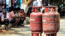 e-KYC नहीं कराया तो LPG सिलेंडर महंगा पड़ेगा? क्या कहता है नियम