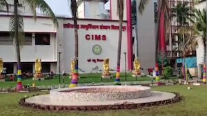 फर्जी सर्पदंश घोटाले का आरोपी डॉक्टर फरार, 3 दर्जन से ज्यादा PM रिपोर्ट अटकीं, बीमा क्लेम पर भी संकट