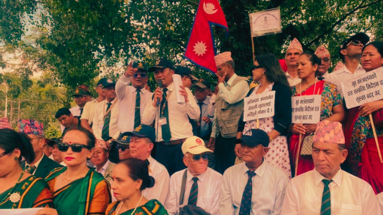 नेपाल में 'अग्निवीर' भर्ती पर सियासी अड़ंगा, गोरखा पूर्व सैनिकों ने खोला बालेन सरकार के खिलाफ मोर्चा; उठाई सेना बहाली की मांग