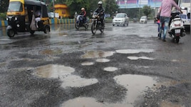 नोएडा में चार साल पहले बनीं सड़कों की जांच होगी, प्राधिकरण के CEO का फरमान 