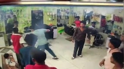सैलून में 2 गुटों के बीच जमकर बरसे लात-घूंसे, बाल कटवाने पर महाभारत का वीडियो देखिए