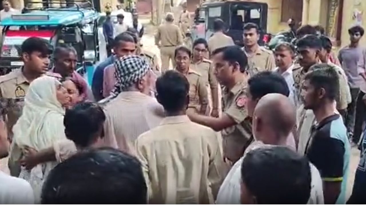 चंदौली में जहरीली गैस से 3 लोगों की मौत, कुएं में सबमर्सिबल पंप निकालने उतरे थे चार मजदूर