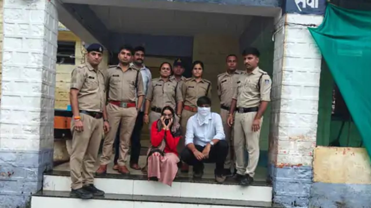 खुदको बताया IAS अधिकारी, नौकरी दिलाने के नाम पर चंदेरी के युवकों से 9.80 लाख की ठगी, भोपाल से भाई-बहन गिरफ्तार
