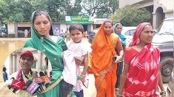 31 सदस्यों के परिवार का हुक्का-पानी बंद, सामाजिक बहिष्कार का आरोप