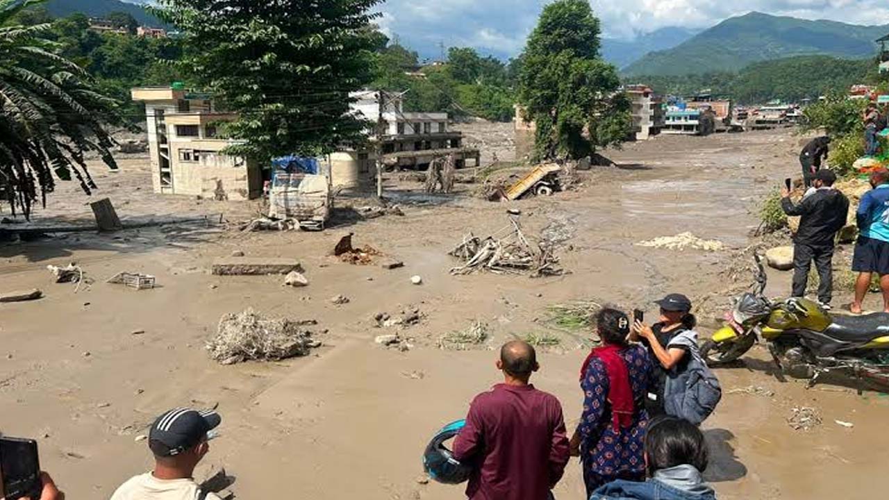 केदारनाथ आपदा से उबरने में भारत को 10 साल लगे थे, नेपाल को इस भयानक बाढ़ से उबरने में कितना वक्त लगेगा?